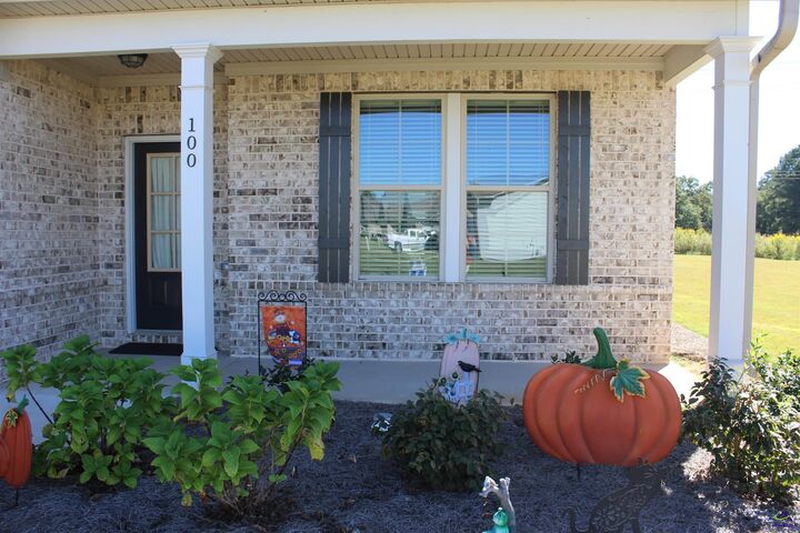 Property Photo:  100 Davids Place Drive  GA 31088 