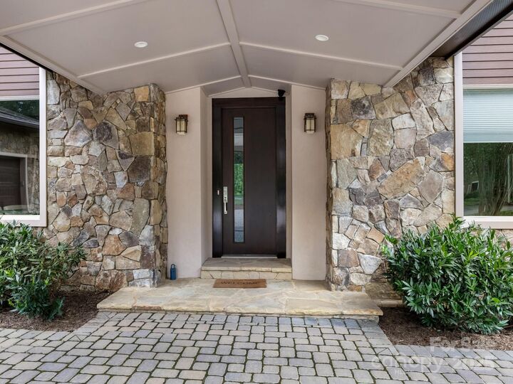 Property Photo:  2011 Sharon Avenue  NC 28211 