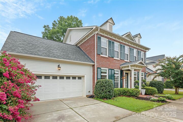 Property Photo: 1025 N Sharon Amity Road NC 28211