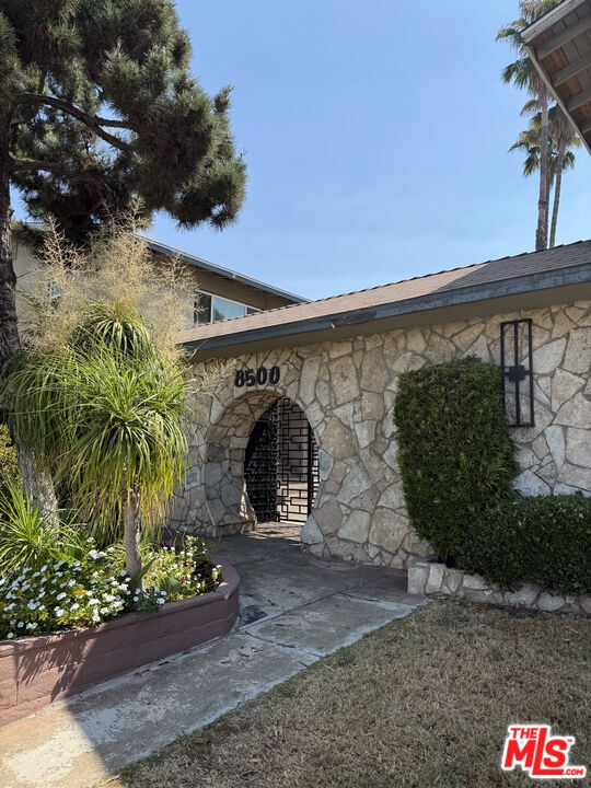 Property Photo: 8500 Sunland Blvd CA 91352
