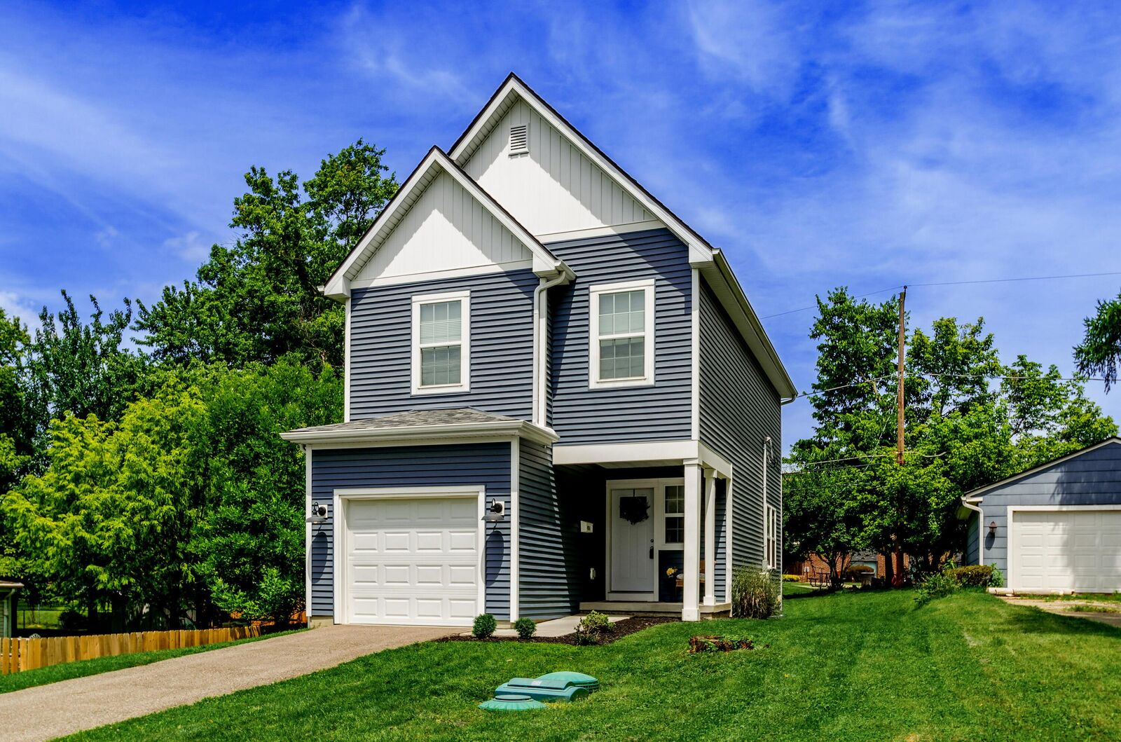Property Photo: 456 Rosslyn Avenue OH 43214