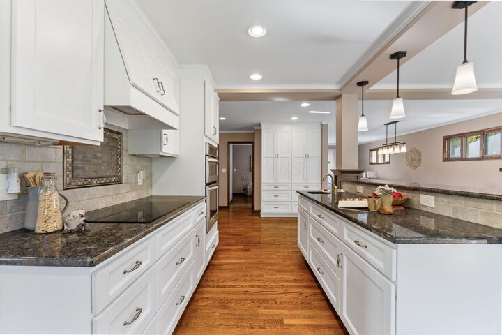 Property Photo: 2585 Westmont Boulevard OH 43221