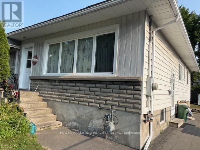 Property Photo:  528 Mutual Street  ON K1K 1C6 