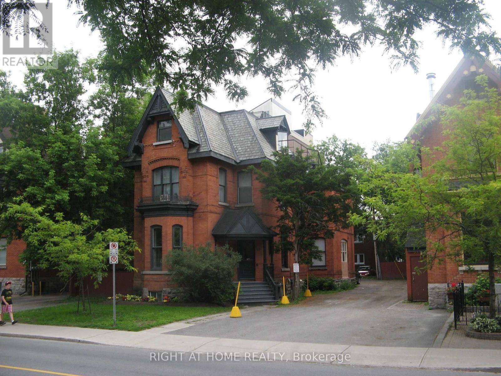 Property Photo: 294 Somerset Street West Apt. 5 ON K2P 0J6