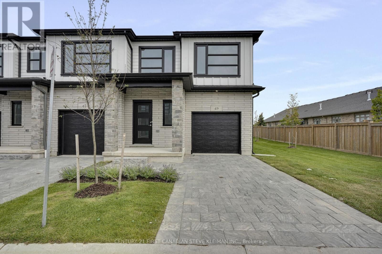 Photo de la propriété: 2700 Buroak Drive 49 ON N6G 3Z5