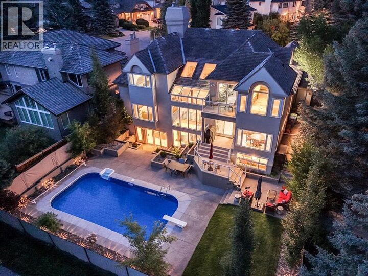 Property Photo:  42 Woodhaven Crescent Southwest  AB T2W 5S3 