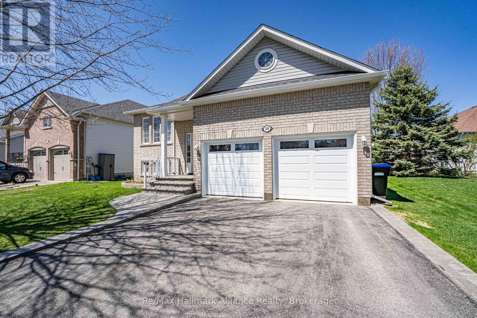 Property Photo:  20 Meadowood Drive  ON L9Z 3B8 