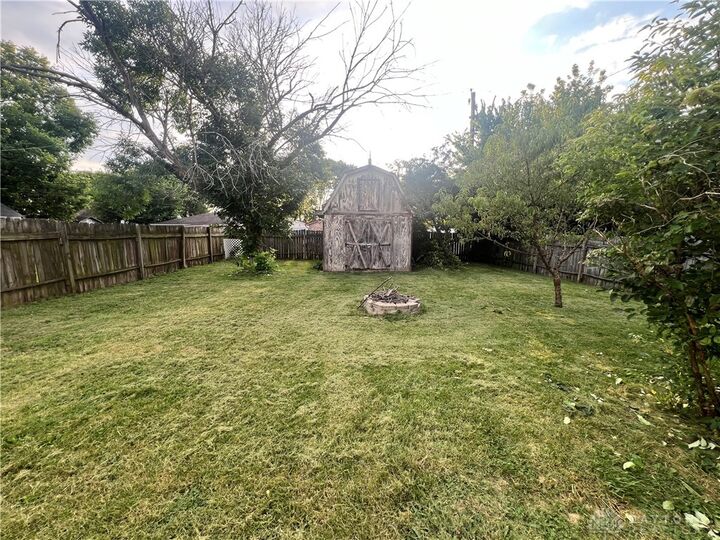 Property Photo: 1033 Victoria Avenue OH 45324