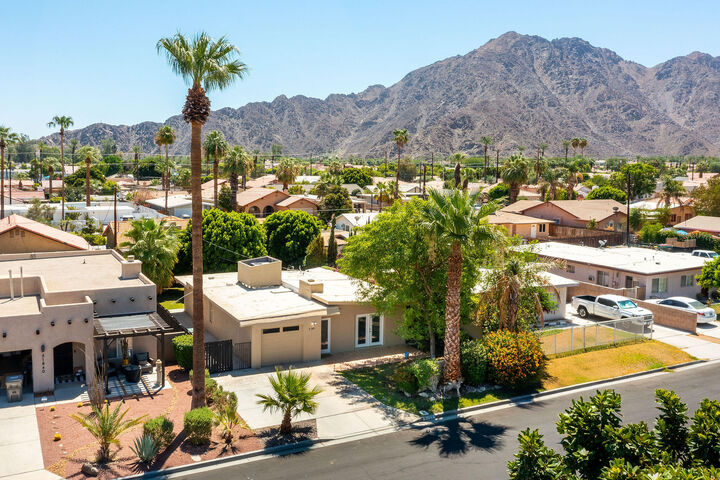 51864 Avenida Mendoza  La Quinta CA 92253 photo