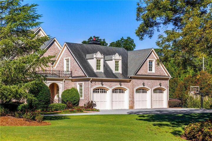 Property Photo: 4000 Heatherwood Way GA 30075