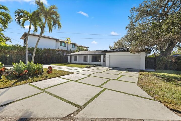 2440 NE 25th Pl  Fort Lauderdale FL 33305 photo