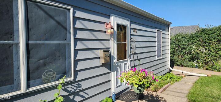 Property Photo: 1814 D Avenue E ND 58501
