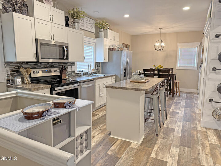 Property Photo: 2530 Rosser Avenue ND 58501