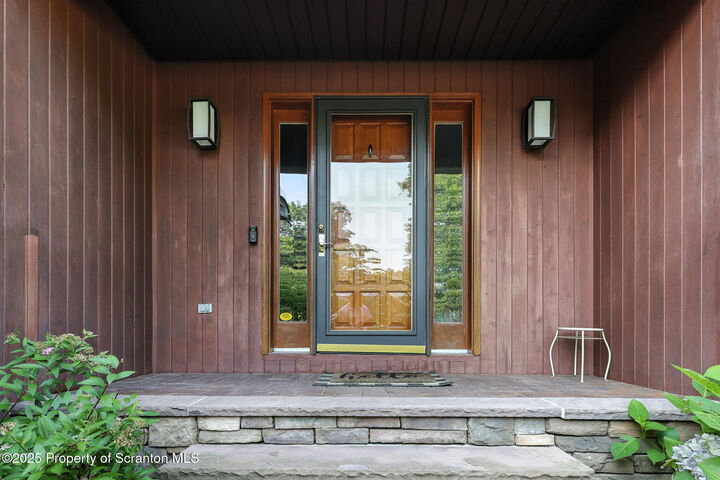 Property Photo:  1005 Oakmont Road  PA 18411 