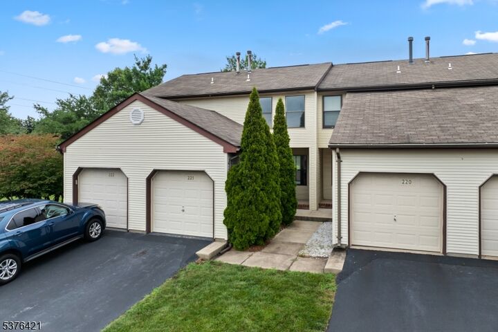 221 Spruce Ct  Raritan Twp. NJ 08822 photo