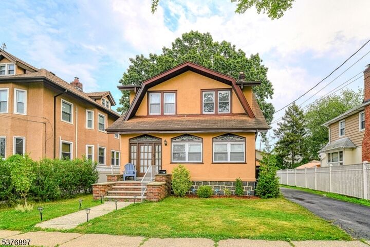 1128 Edgewood Ln  Fort Lee Boro NJ 07024 photo