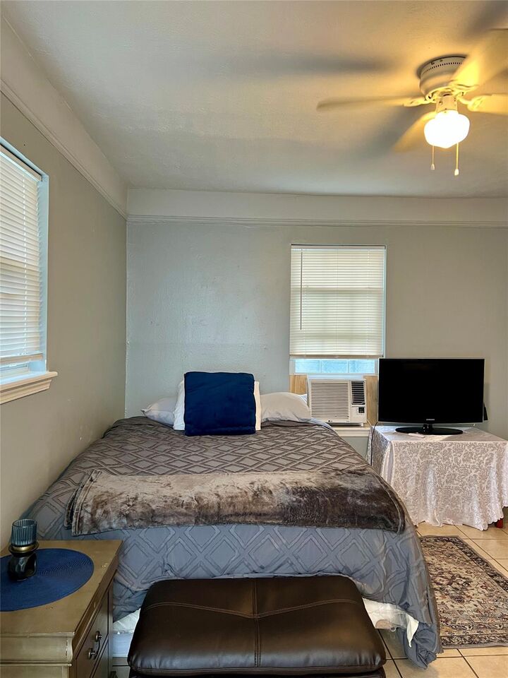 Property Photo: 3126 Webster St 10 TX 77004