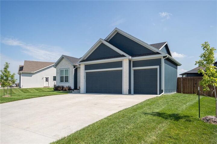 Property Photo:  649 N Oakwood Lane  KS 66086 