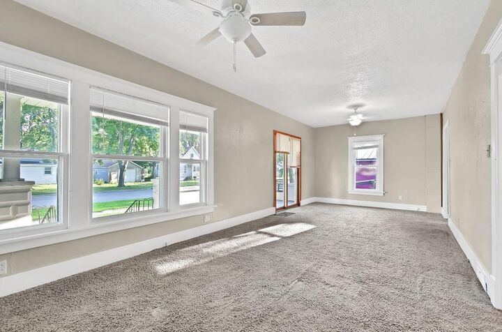 Property Photo:  318 NE 8th Street  IA 50644 