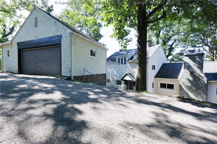 Property Photo:  327 Hawthorne  WV 25302 