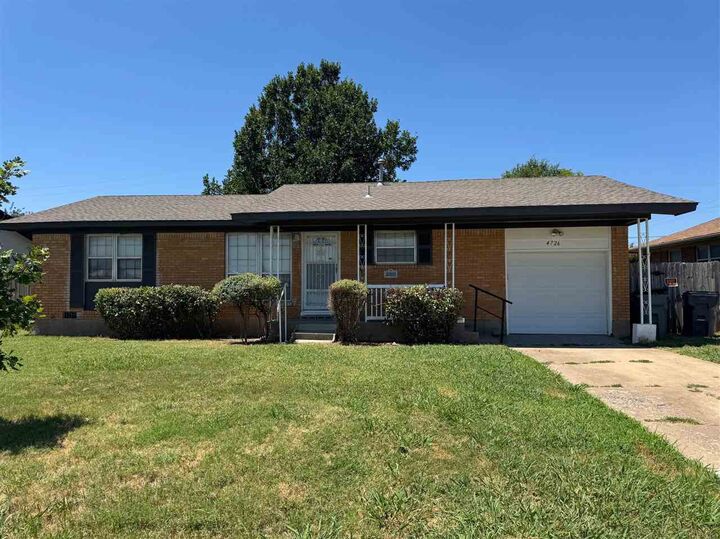 4726 NW Ridgecrest Dr  Lawton OK 73505 photo