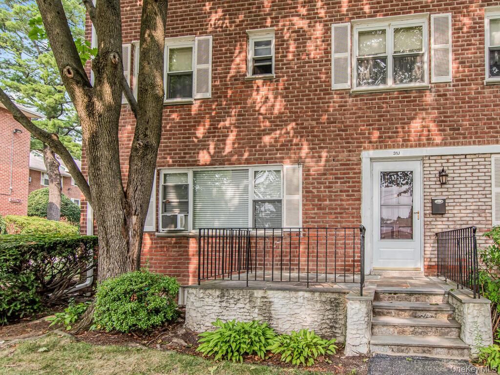 Property Photo: 121 N Broadway 31J NY 10603