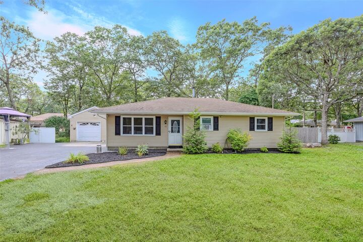 Property Photo:  40 Lafayette  NY 11950 