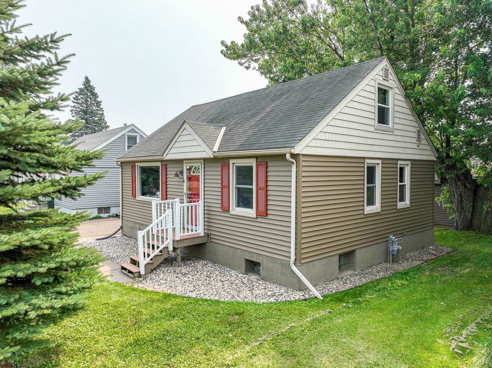 Property Photo:  14 W Palm St  MN 55811 