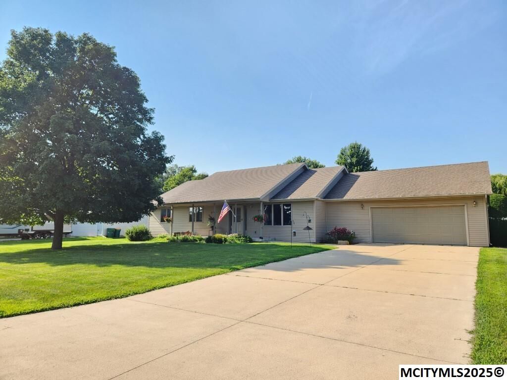 Property Photo:  712 Bison Dr  IA 50458 