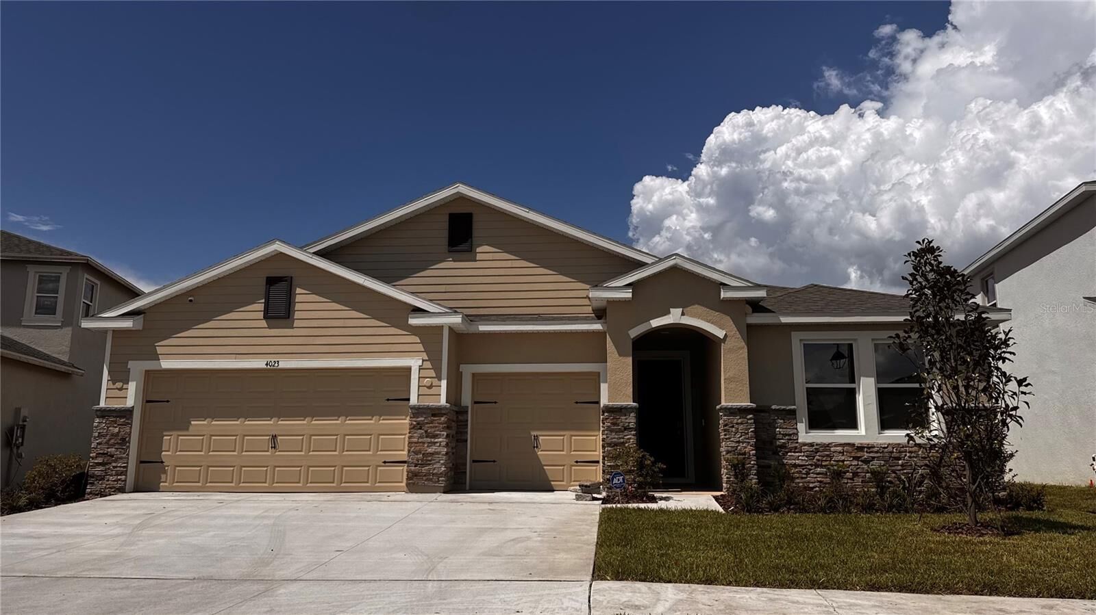 Property Photo:  4023 Harvest Hearth Place  FL 33565 