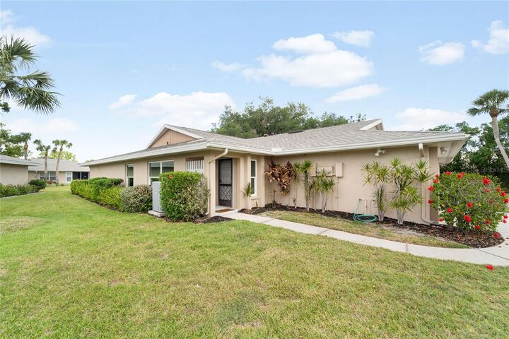 Property Photo:  5689 Evergreen Drive 18  FL 34233 