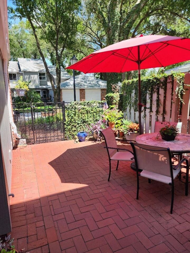 Property Photo:  632 Red Oak Circle 104  FL 32701 