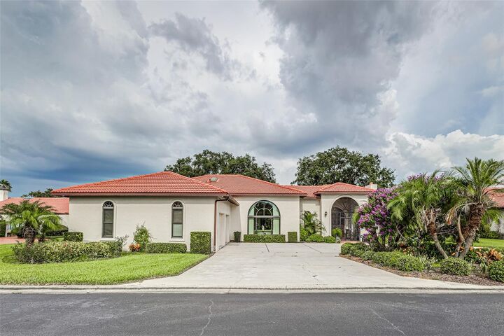 Property Photo:  529 Clubhouse Drive  FL 33898 