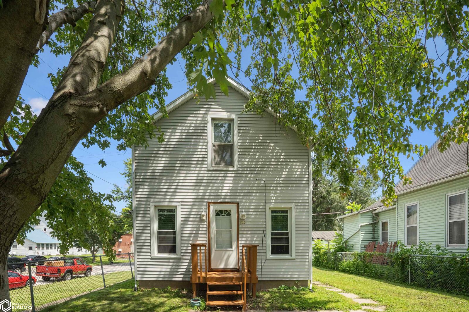 Property Photo: 900 S 10th Street IA 52601