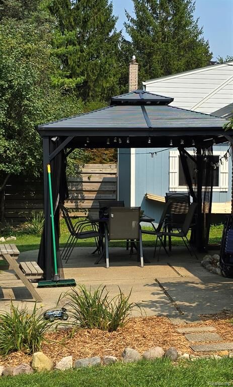 Property Photo:  32920 6 Mile Road  MI 48152 3278 