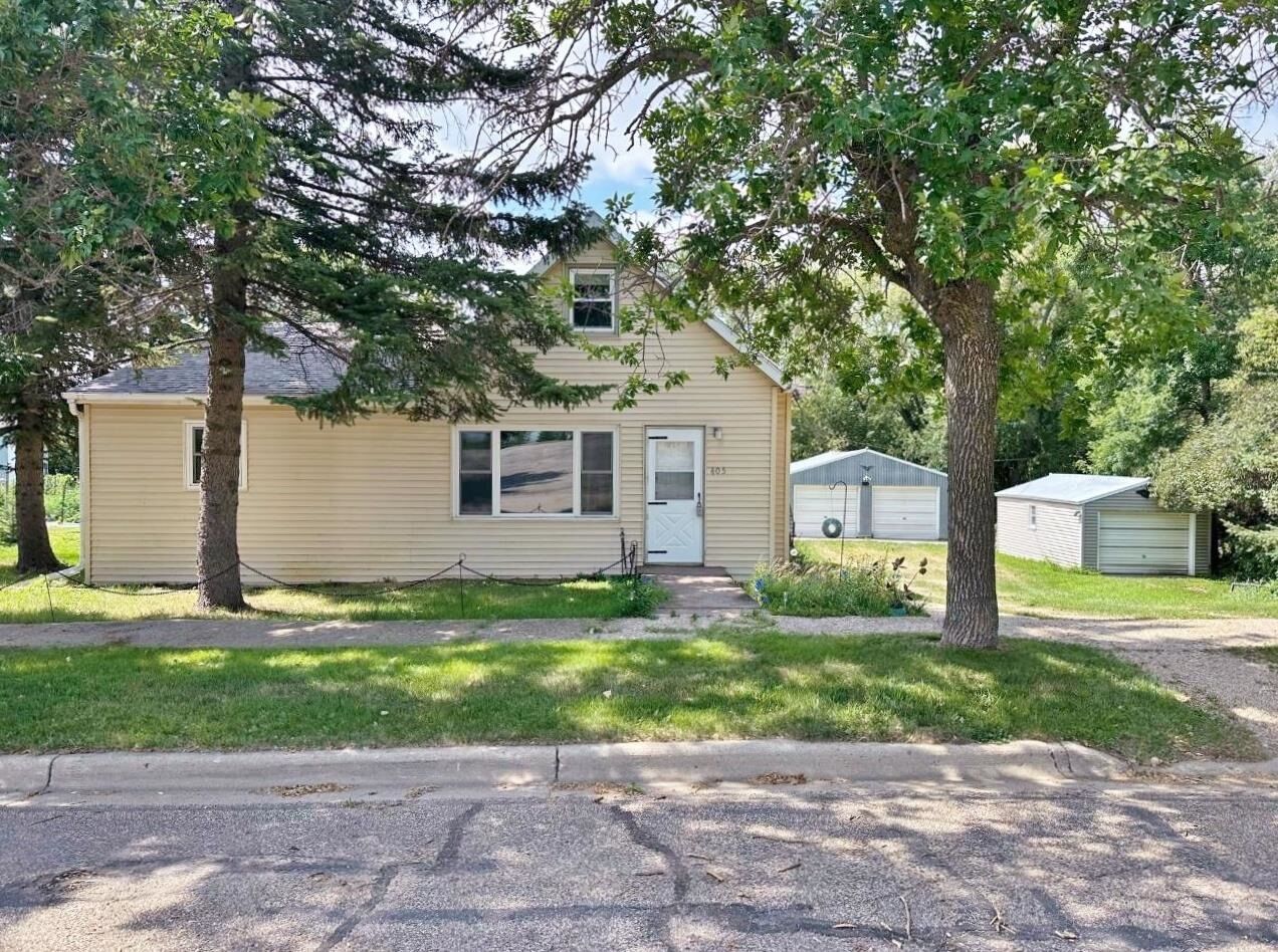 Property Photo:  405 4th Ave  ND 58759 