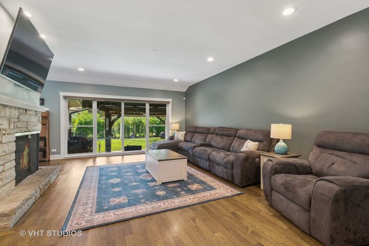 Property Photo: 7336 N Tripp Avenue IL 60712