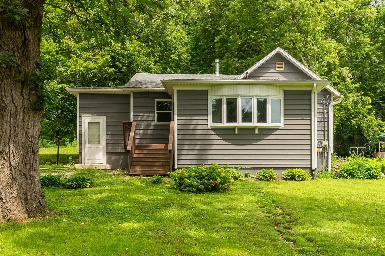 Property Photo: 618 Princeton Road IL 61322