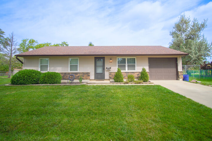 Property Photo:  408 Beebe Court  IL 60107 