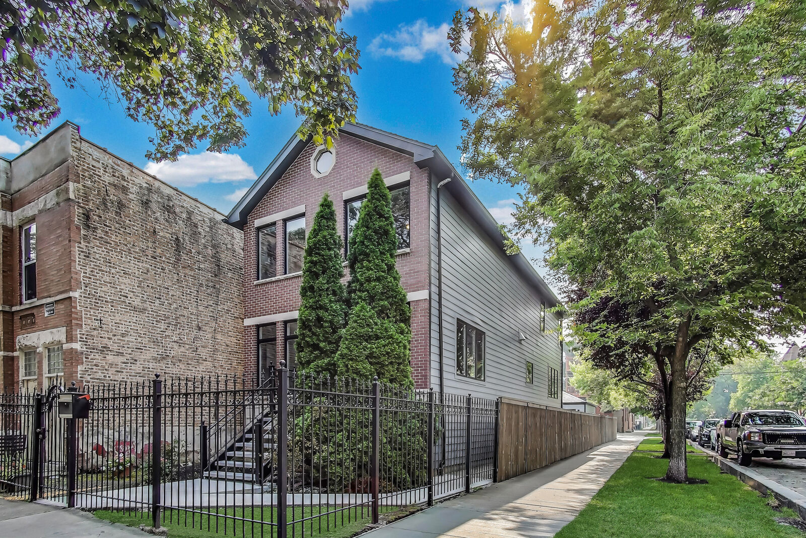 Property Photo:  1656 N Artesian Avenue  IL 60647 