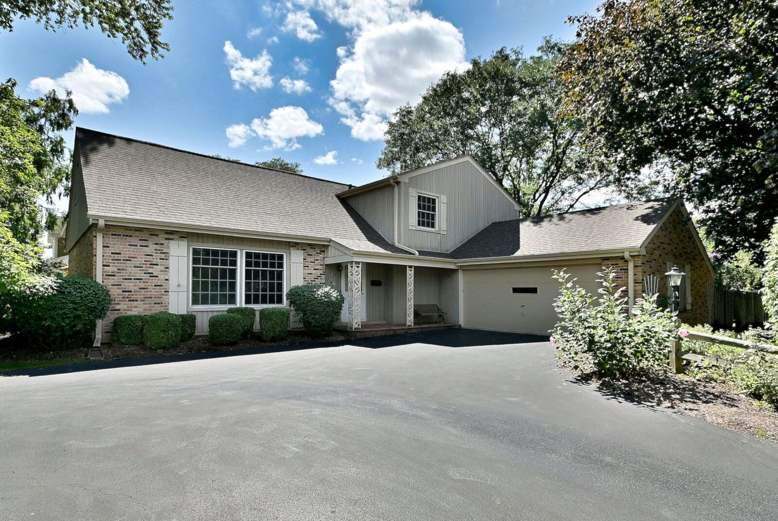 Property Photo: 1615 E Miner Street IL 60004
