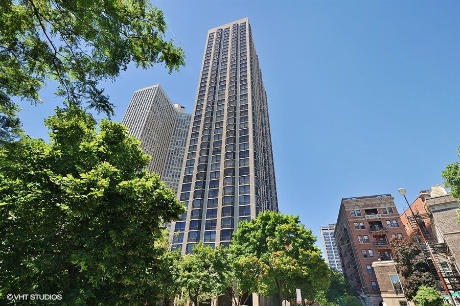 Property Photo:  2650 N Lakeview Avenue 1608  IL 60614 