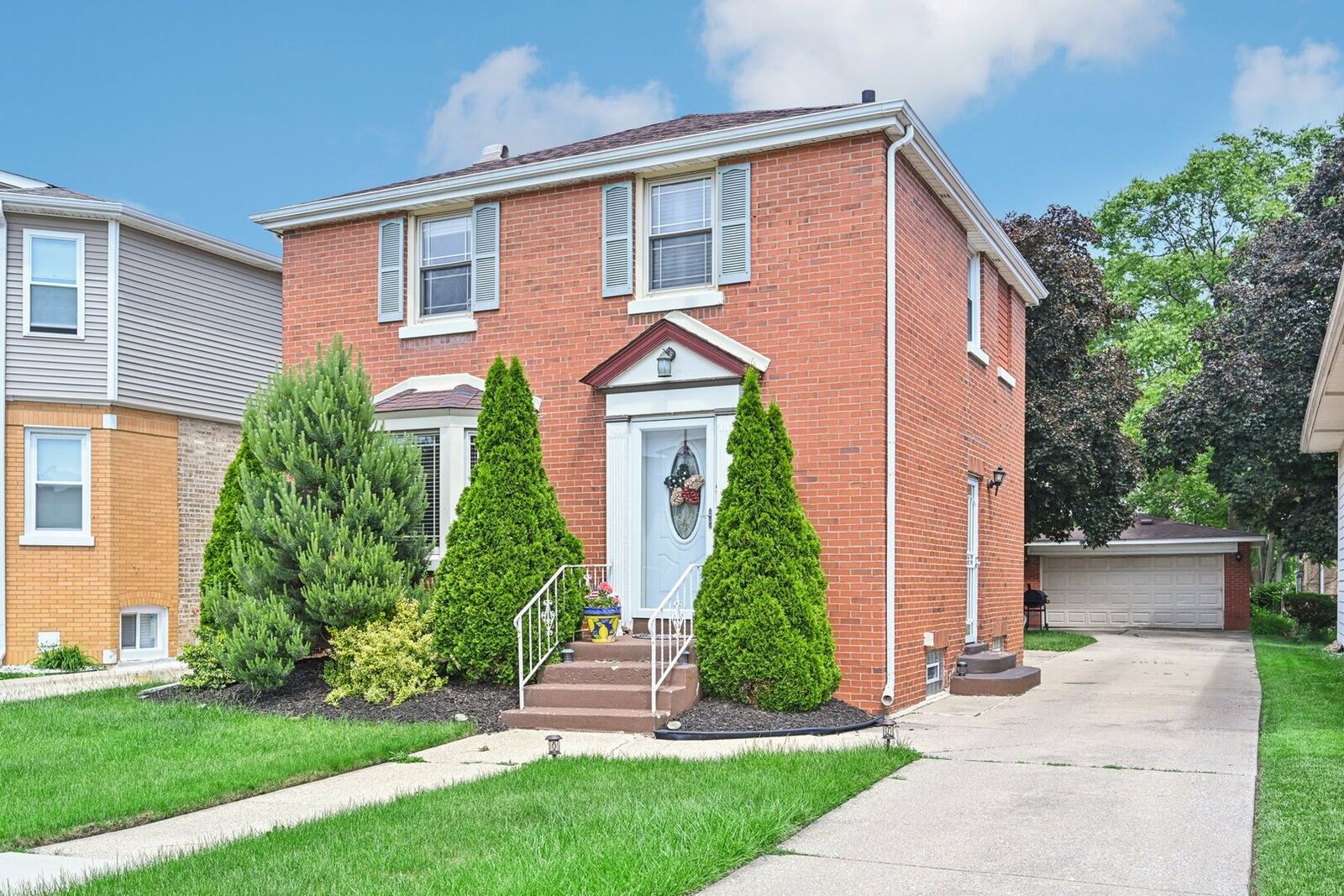 Property Photo:  807 S 20th Avenue  IL 60153 