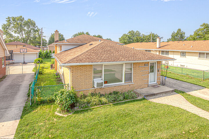 Property Photo: 4533 W 99th Place IL 60453