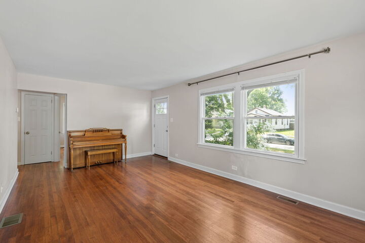 Property Photo: 1801 Grove Avenue IL 60064