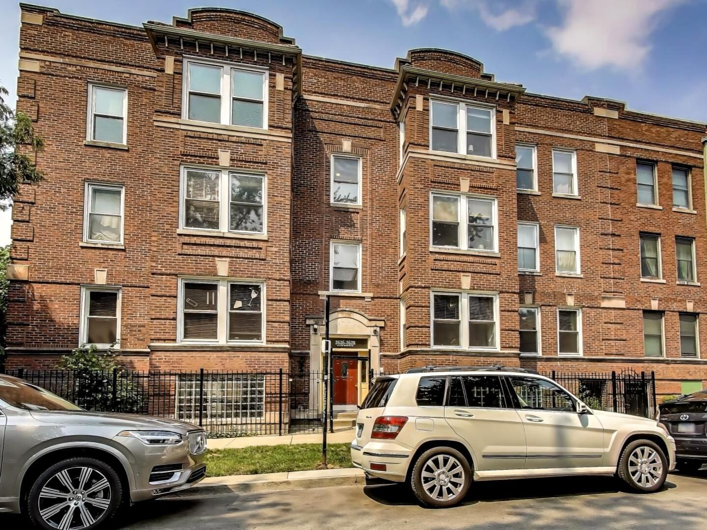 Property Photo: 2628 N Spaulding Avenue 1 IL 60647