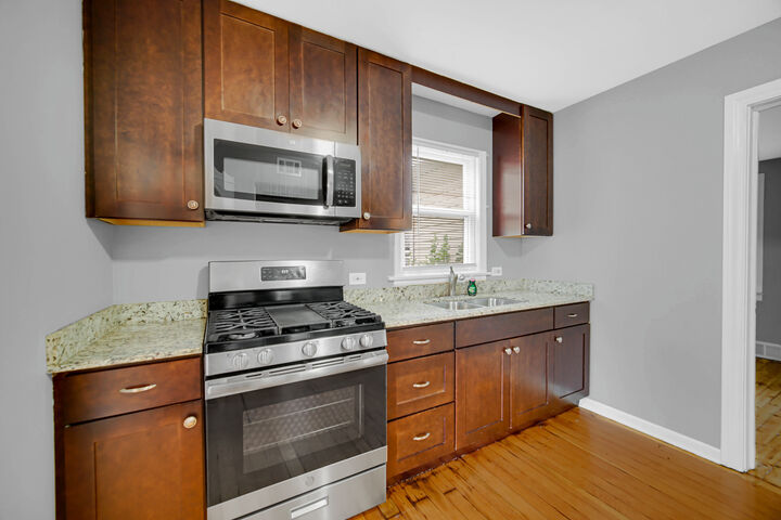 Property Photo:  10 E Belle Drive  IL 60164