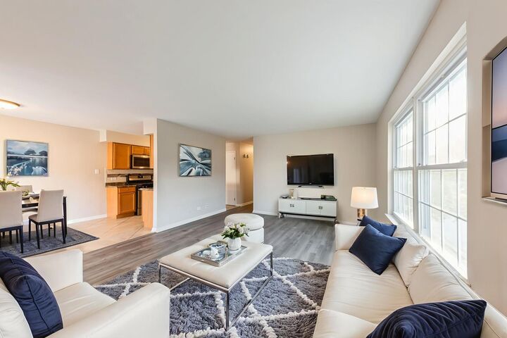 Property Photo: 414 Tanglewood Court IL 60061