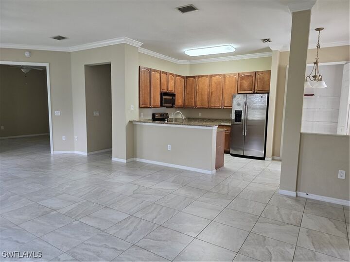 Property Photo:  1020 Peggy Circle 101  FL 34113 