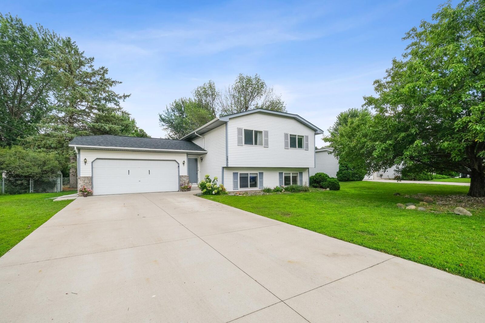 Property Photo:  2830 9th Lane  MN 55303 